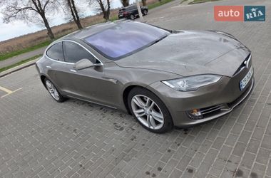 Ліфтбек Tesla Model S 2015 в Києві