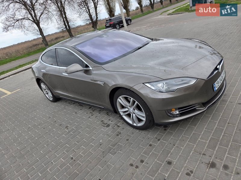 Ліфтбек Tesla Model S 2015 в Києві