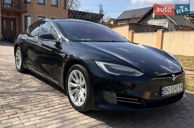 Лифтбек Tesla Model S 2017 в Черновцах
