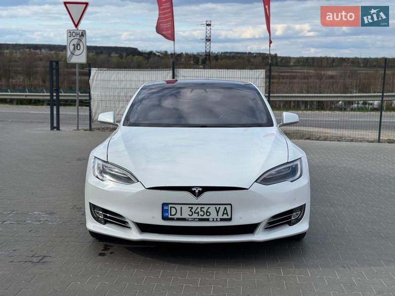 Лифтбек Tesla Model S 2016 в Буче