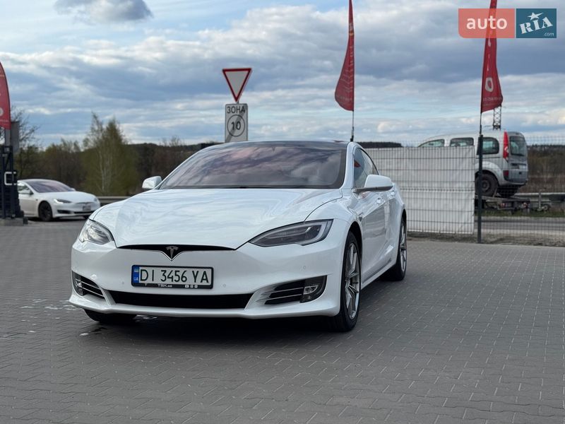 Лифтбек Tesla Model S 2016 в Буче