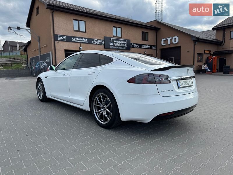 Лифтбек Tesla Model S 2016 в Буче