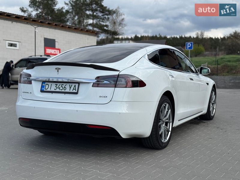 Лифтбек Tesla Model S 2016 в Буче