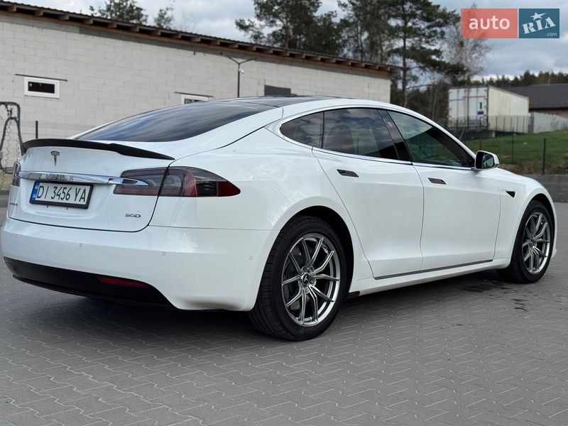 Лифтбек Tesla Model S 2016 в Буче