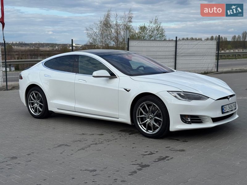 Лифтбек Tesla Model S 2016 в Буче