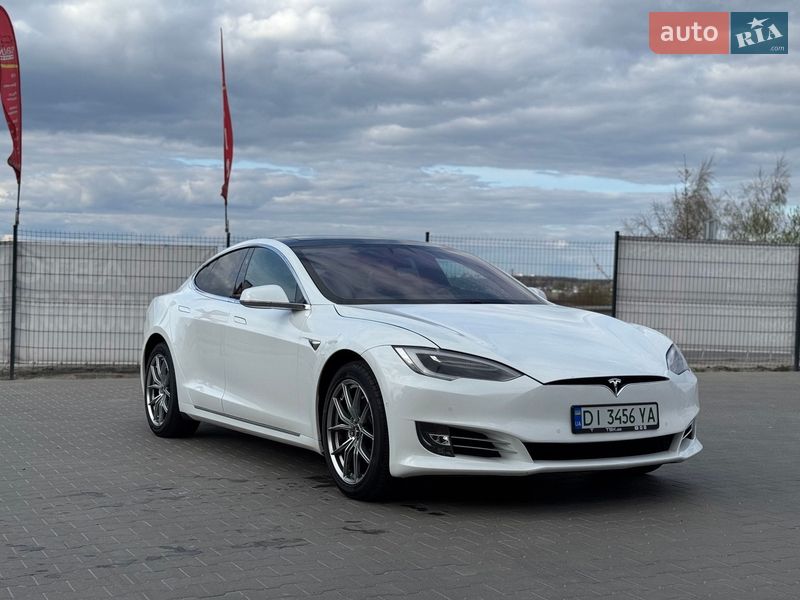 Лифтбек Tesla Model S 2016 в Буче