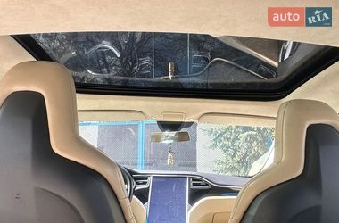 Лифтбек Tesla Model S 2015 в Львове