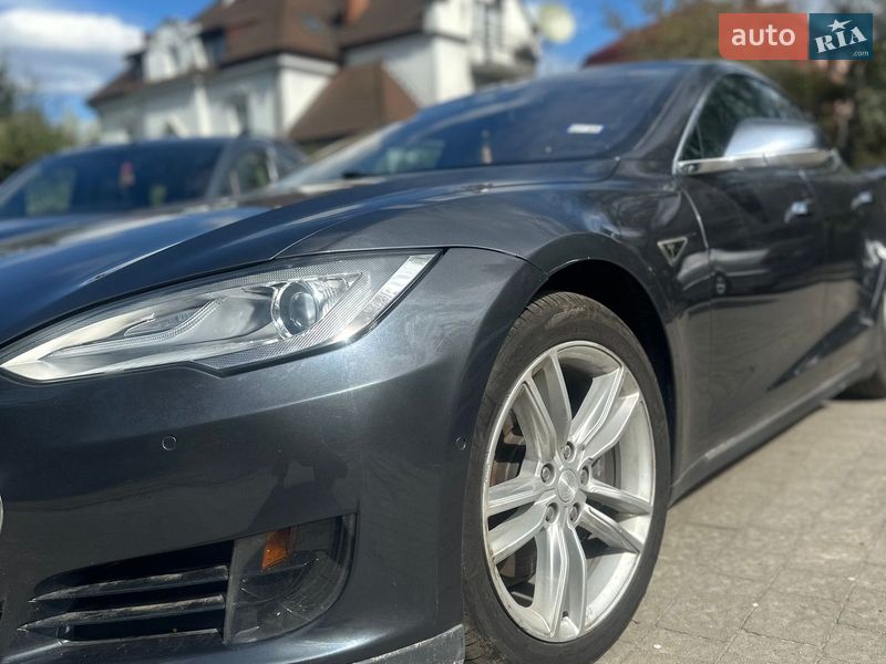 Лифтбек Tesla Model S 2015 в Львове фото 19 Лифтбек Tesla Model S 2015 в Львове