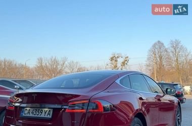Лифтбек Tesla Model S 2017 в Львове