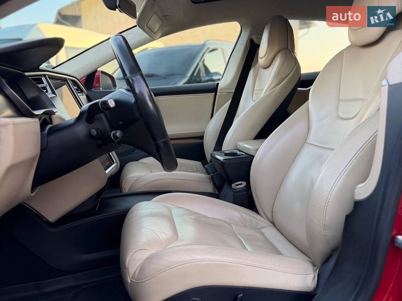 Лифтбек Tesla Model S 2017 в Львове