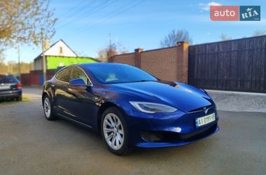 Лифтбек Tesla Model S 2017 в Киеве