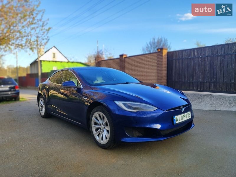 Ліфтбек Tesla Model S 2017 в Києві