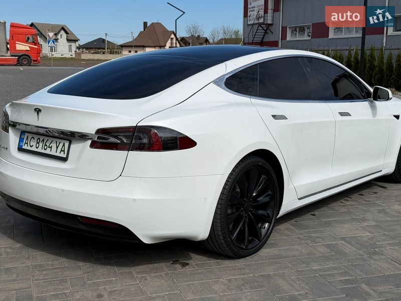 Лифтбек Tesla Model S 2017 в Луцке