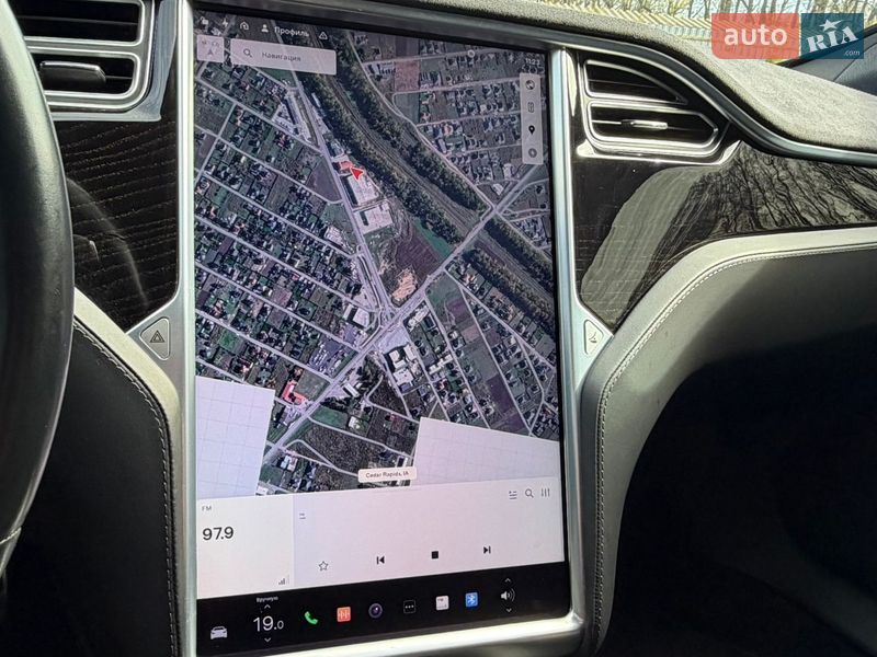 Лифтбек Tesla Model S 2017 в Луцке