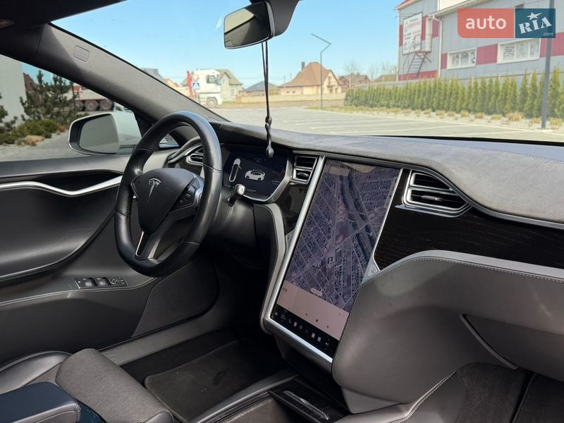 Лифтбек Tesla Model S 2017 в Луцке