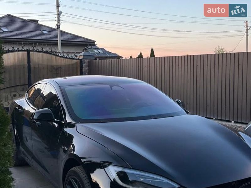 Лифтбек Tesla Model S 2023 в Киеве