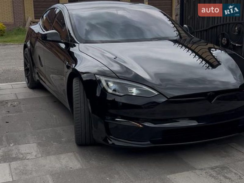 Лифтбек Tesla Model S 2023 в Киеве