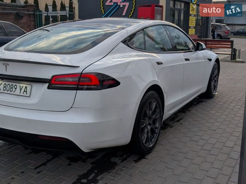 Лифтбек Tesla Model S 2022 в Ровно