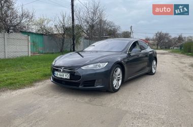 Лифтбек Tesla Model S 2016 в Высоком