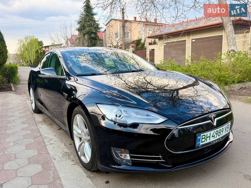 Tesla Model S 2014