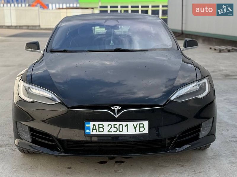 Ліфтбек Tesla Model S 2017 в Вінниці