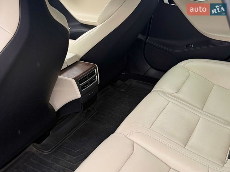 Лифтбек Tesla Model S 2017 в Киеве