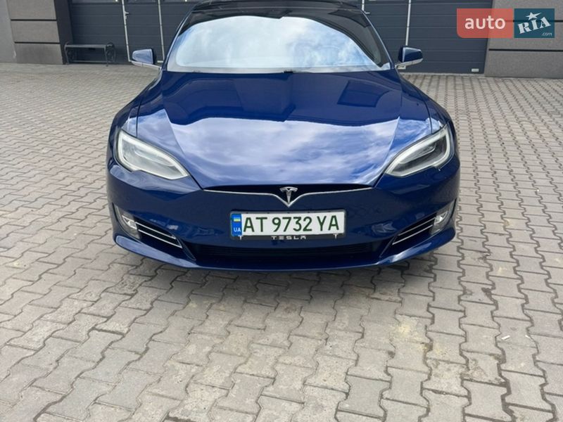 Ліфтбек Tesla Model S 2017 в Івано-Франківську