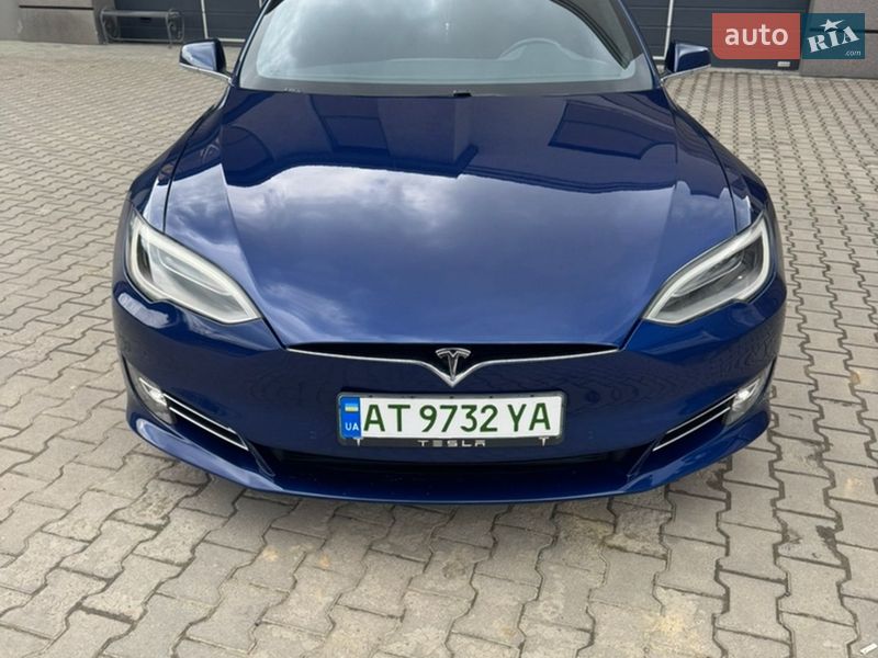 Ліфтбек Tesla Model S 2017 в Івано-Франківську