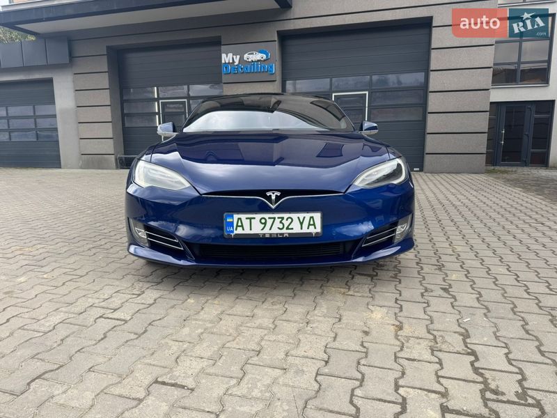 Ліфтбек Tesla Model S 2017 в Івано-Франківську