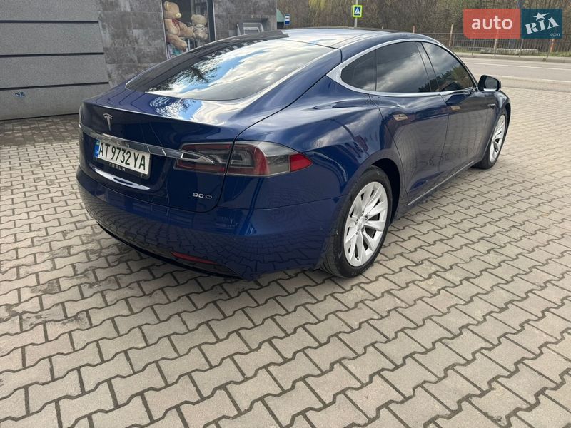 Ліфтбек Tesla Model S 2017 в Івано-Франківську