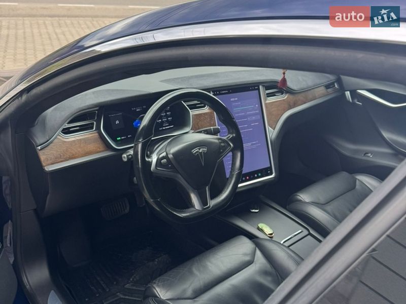 Ліфтбек Tesla Model S 2017 в Івано-Франківську