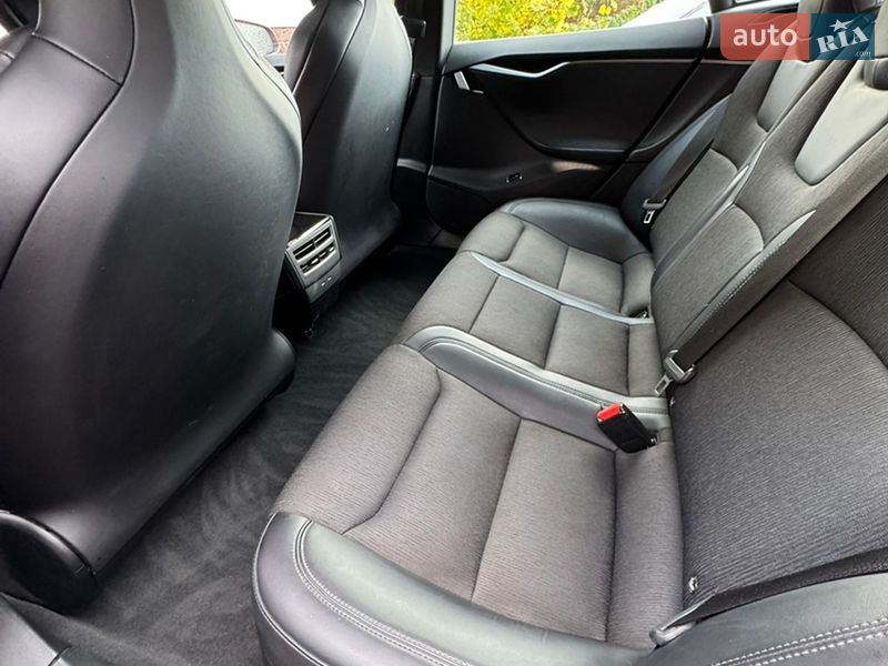 Лифтбек Tesla Model S 2018 в Киеве