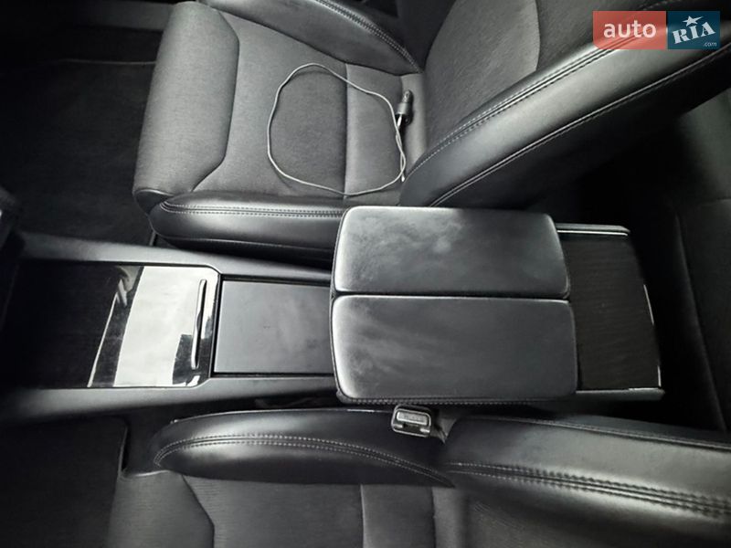 Лифтбек Tesla Model S 2018 в Киеве