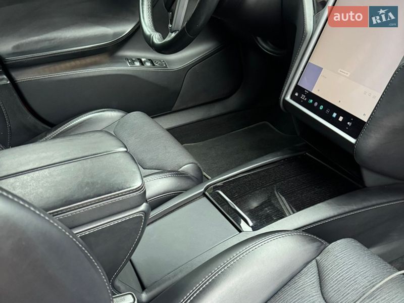 Лифтбек Tesla Model S 2018 в Киеве