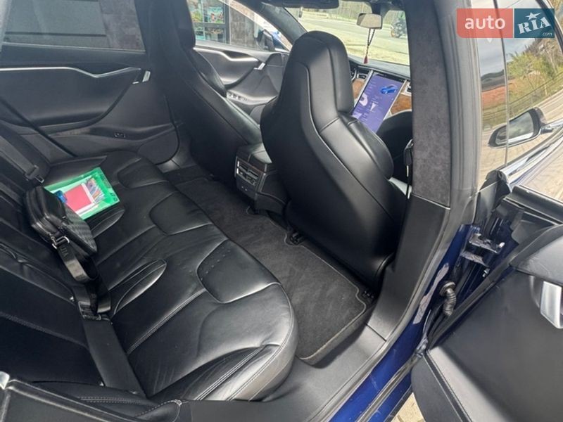 Ліфтбек Tesla Model S 2017 в Івано-Франківську