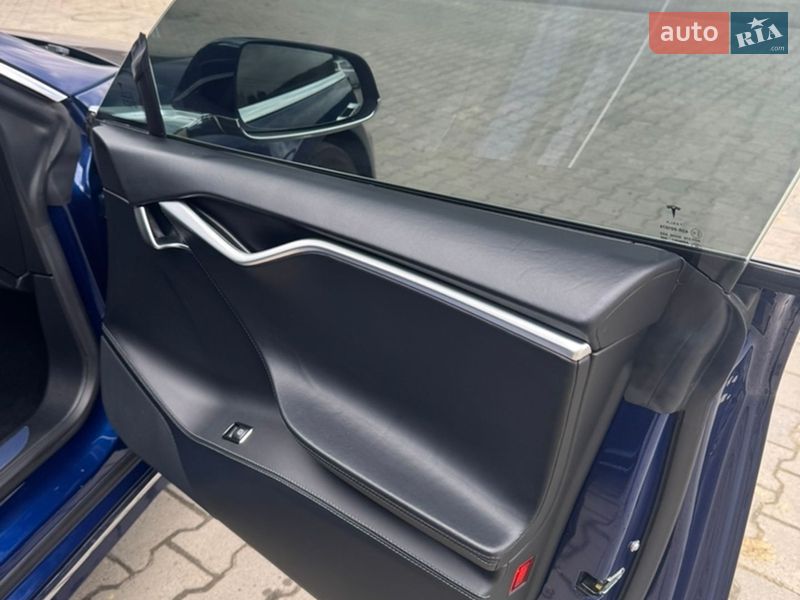 Ліфтбек Tesla Model S 2017 в Івано-Франківську