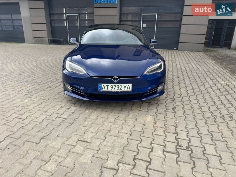 Ліфтбек Tesla Model S 2017 в Івано-Франківську