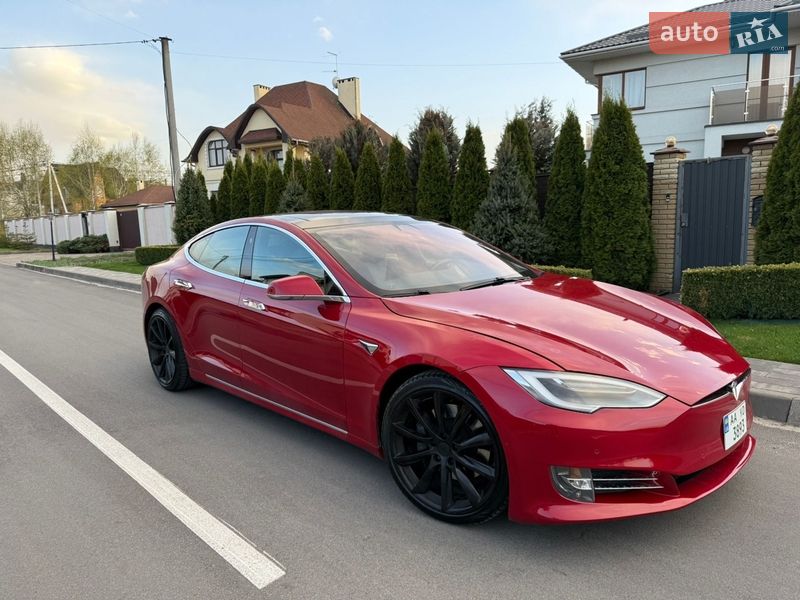 Лифтбек Tesla Model S 2018 в Киеве