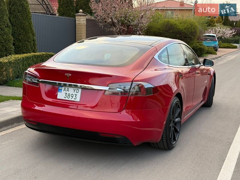 Лифтбек Tesla Model S 2018 в Киеве