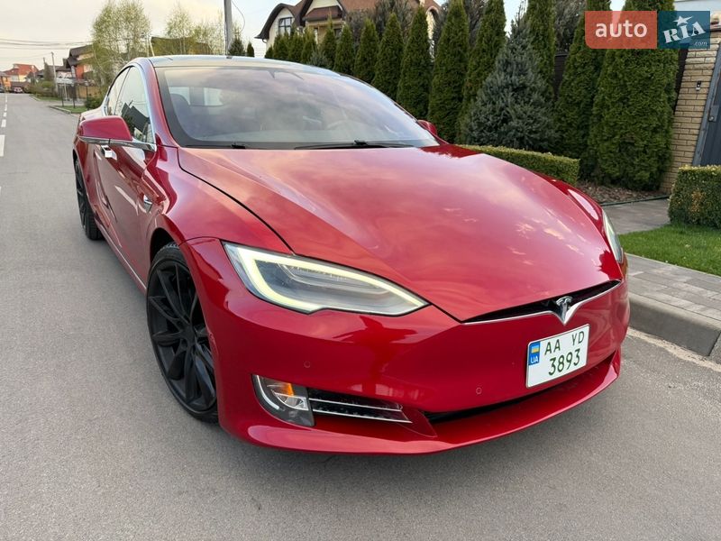 Лифтбек Tesla Model S 2018 в Киеве