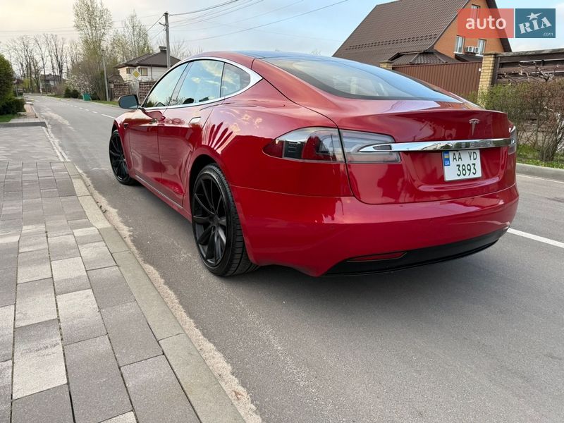 Лифтбек Tesla Model S 2018 в Киеве