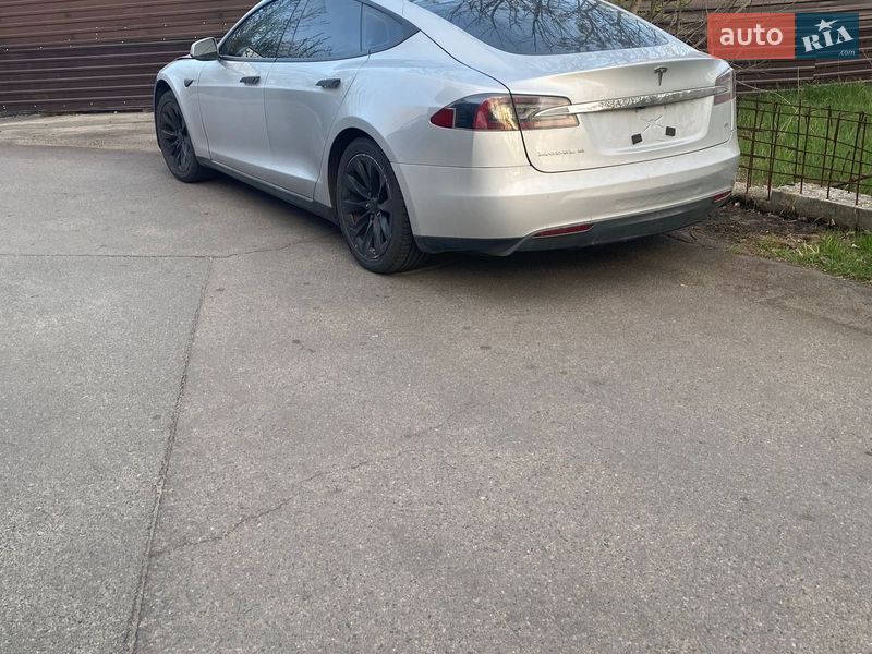 Лифтбек Tesla Model S 2013 в Киеве