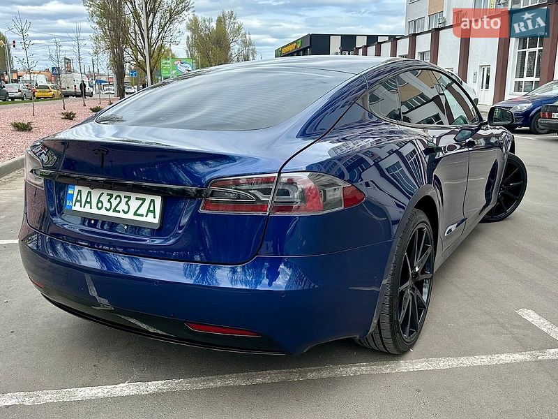 Ліфтбек Tesla Model S 2017 в Києві