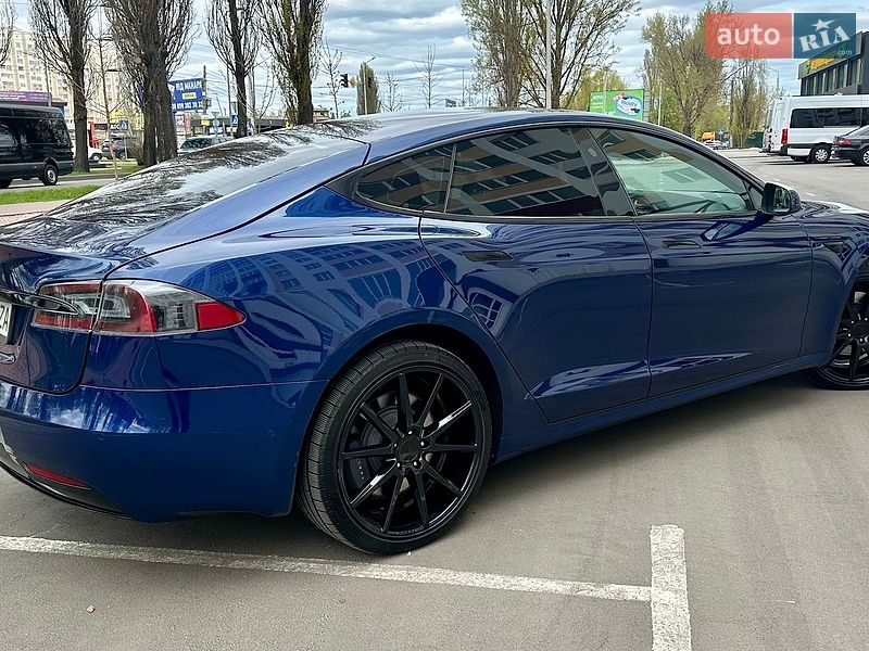 Ліфтбек Tesla Model S 2017 в Києві