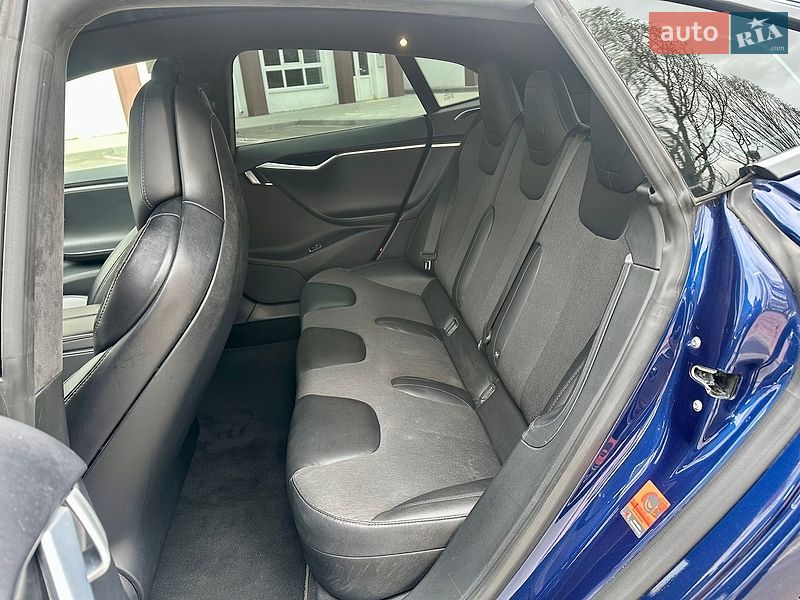 Ліфтбек Tesla Model S 2017 в Києві