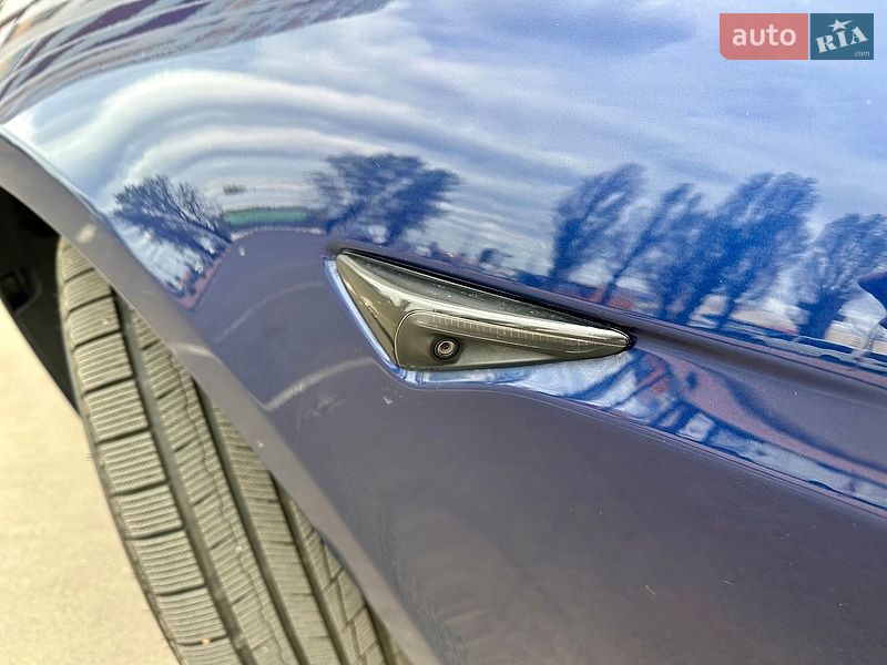 Ліфтбек Tesla Model S 2017 в Києві