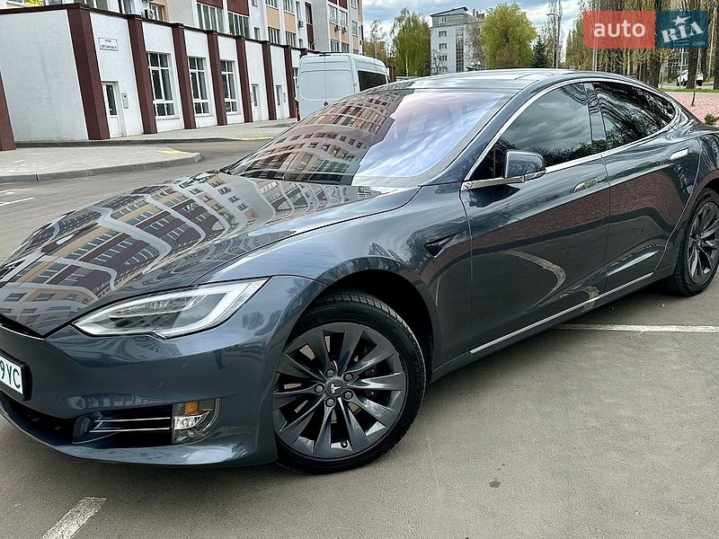 Ліфтбек Tesla Model S 2017 в Києві