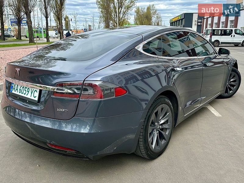 Ліфтбек Tesla Model S 2017 в Києві