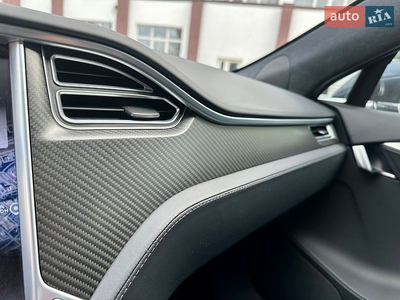 Ліфтбек Tesla Model S 2017 в Києві