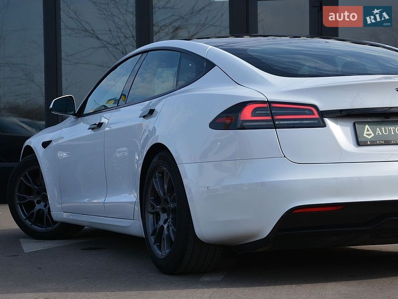 Лифтбек Tesla Model S 2022 в Киеве